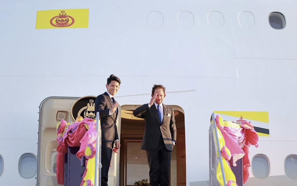 Thailand verabschiedet sich nach offiziellem besuch von seiner majestaet dem sultan von brunei