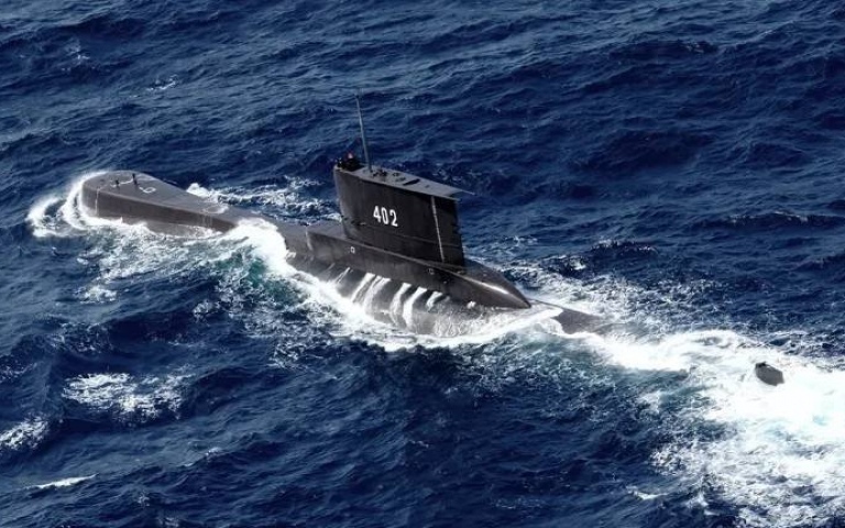 Verteidigungsminister und marinechef reisen nach china um das u boot geschaeft abzuschliessen