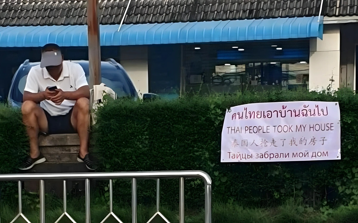 Auslaendischer mann in phuket protestiert nachdem thailaender sein haus besetzt haben