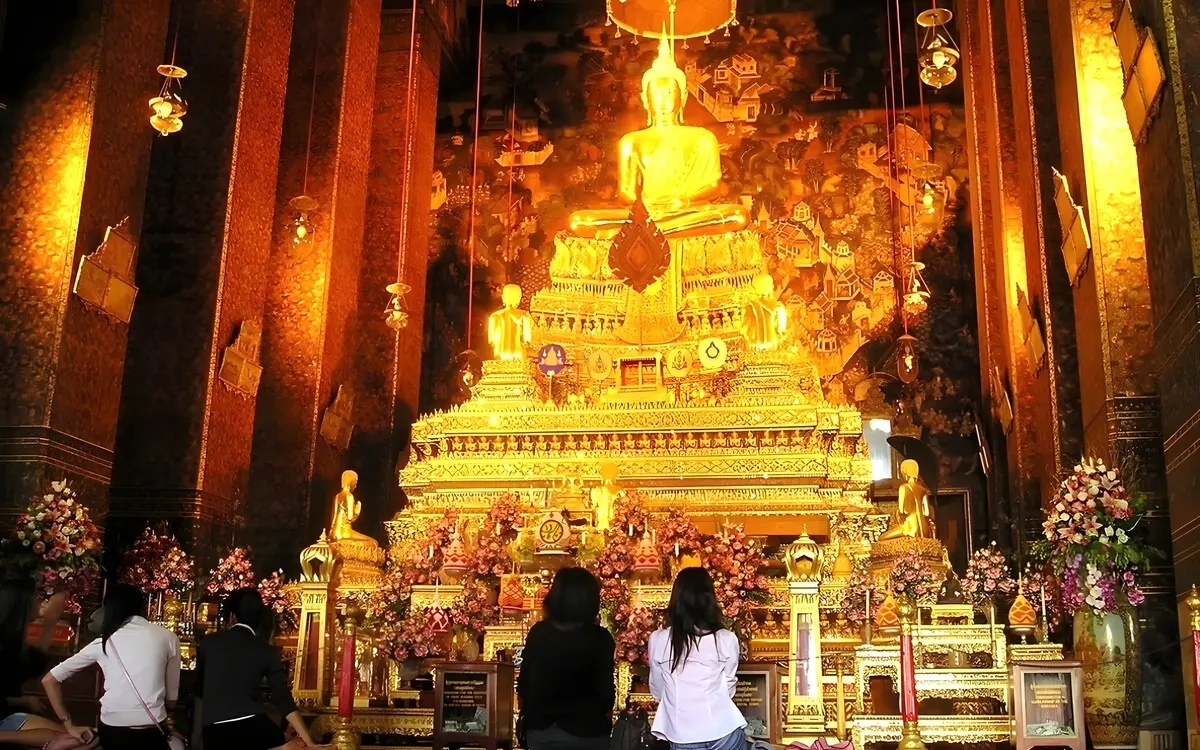Buddhistische tempel in thailand was man unter keinen umstaenden tun sollte