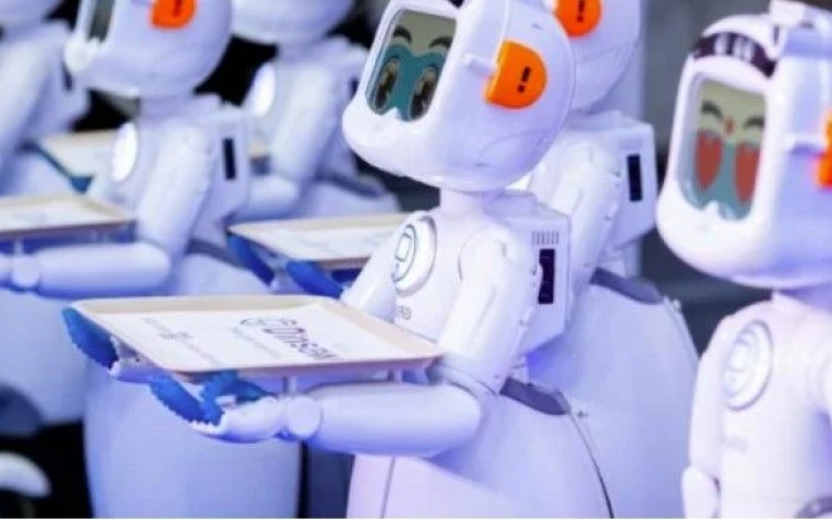 Chulalongkorn krankenhaus setzt roboter helfer mr sam zur unterstuetzung bei der papierarbeit ein