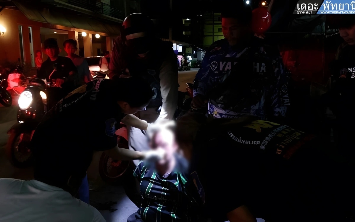 Gewalttaetiger zwischenfall in pattaya betrunkener tourist greift bolt fahrer und polizeibeamten an