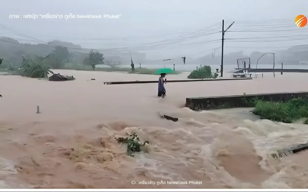 Katastrophenschutz schwere ueberschwemmungen in phuket 14 fluege in letzter sekunde notumgeleitet