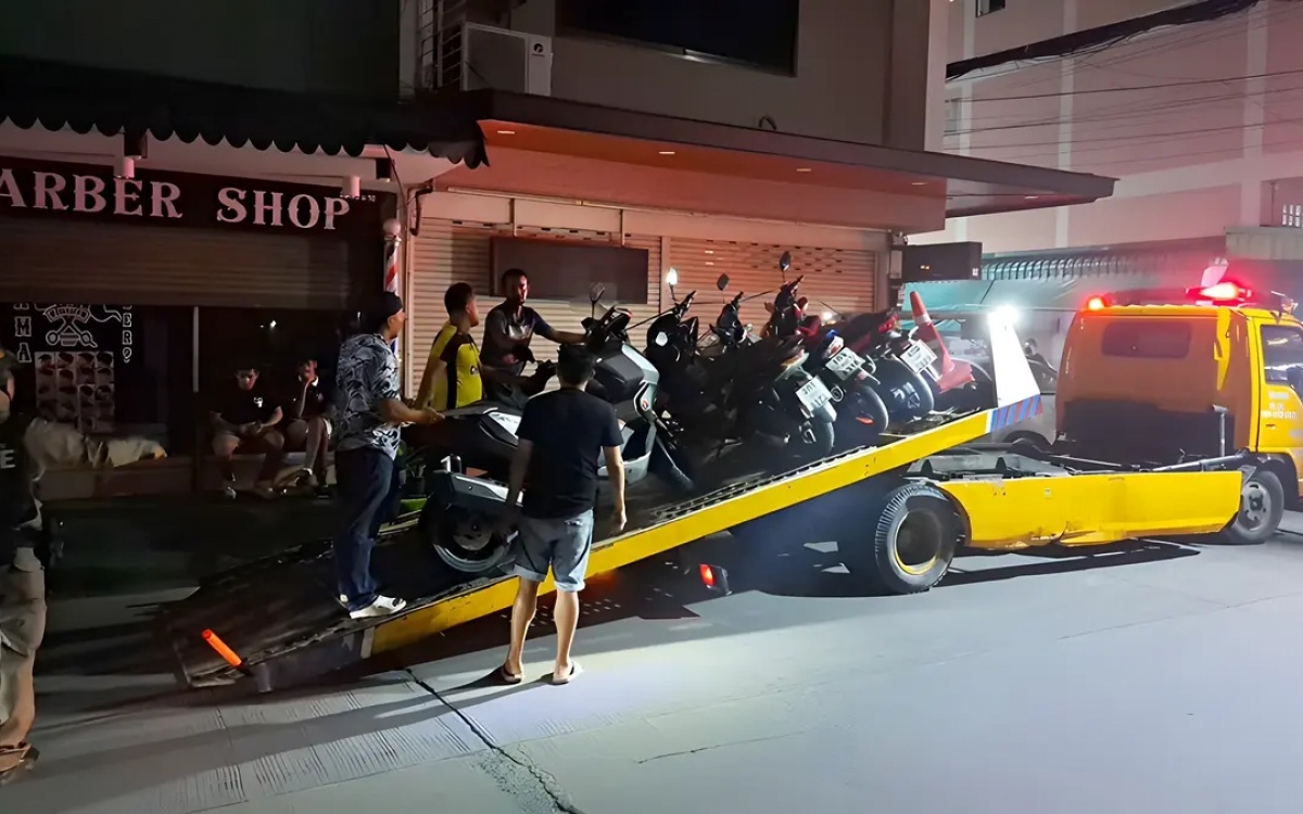 Pattaya polizei beschlagnahmt motorraeder von auslaendern wegen ruhestoerung fotos