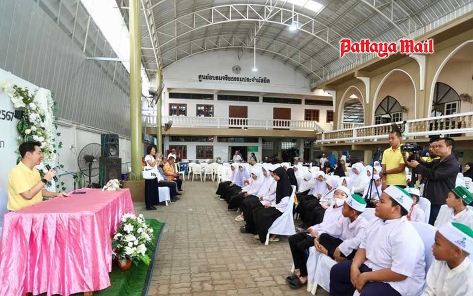 Pattaya startet jugendcamp zur vermittlung moralischer werte an muslimische jugendliche