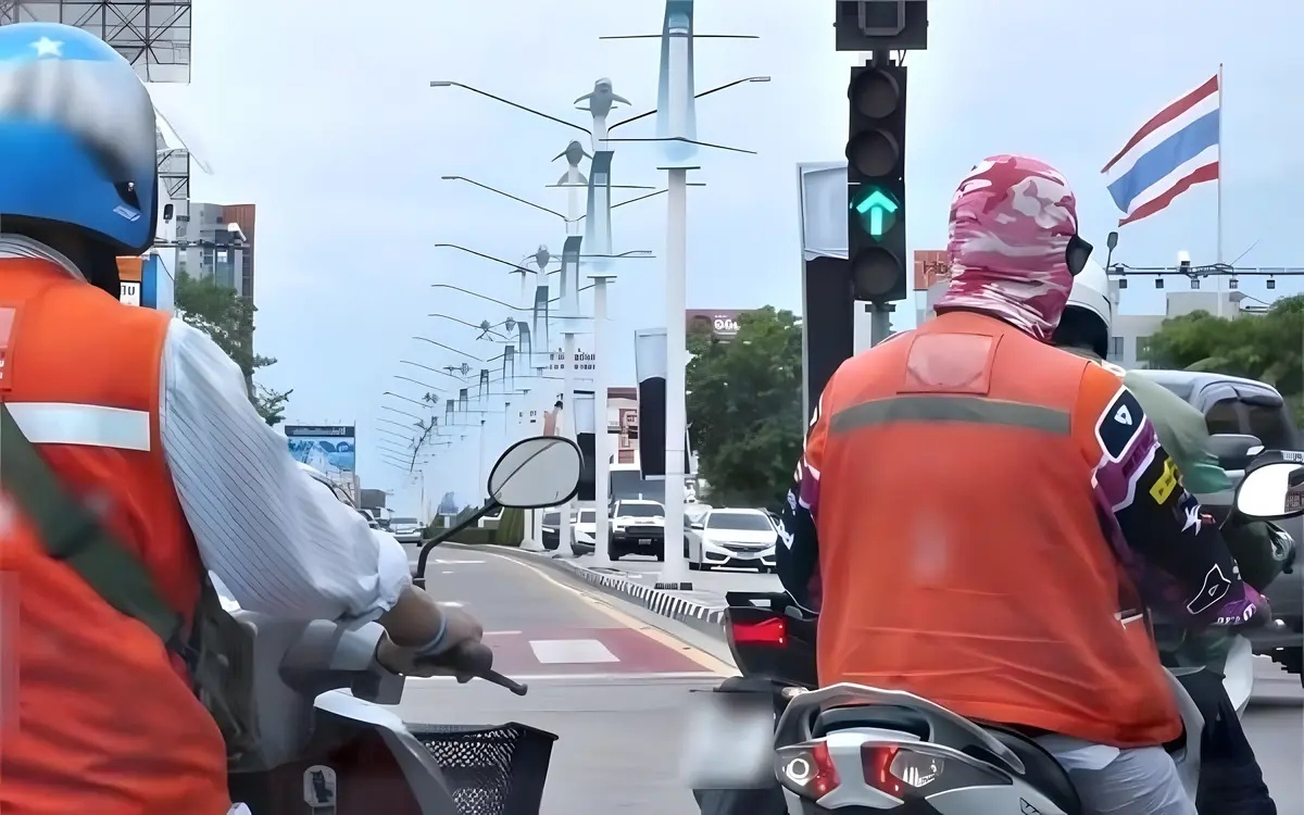 Touristen hotspot pattaya im chaos aggressive motorradtaxifahrer ausser kontrolle