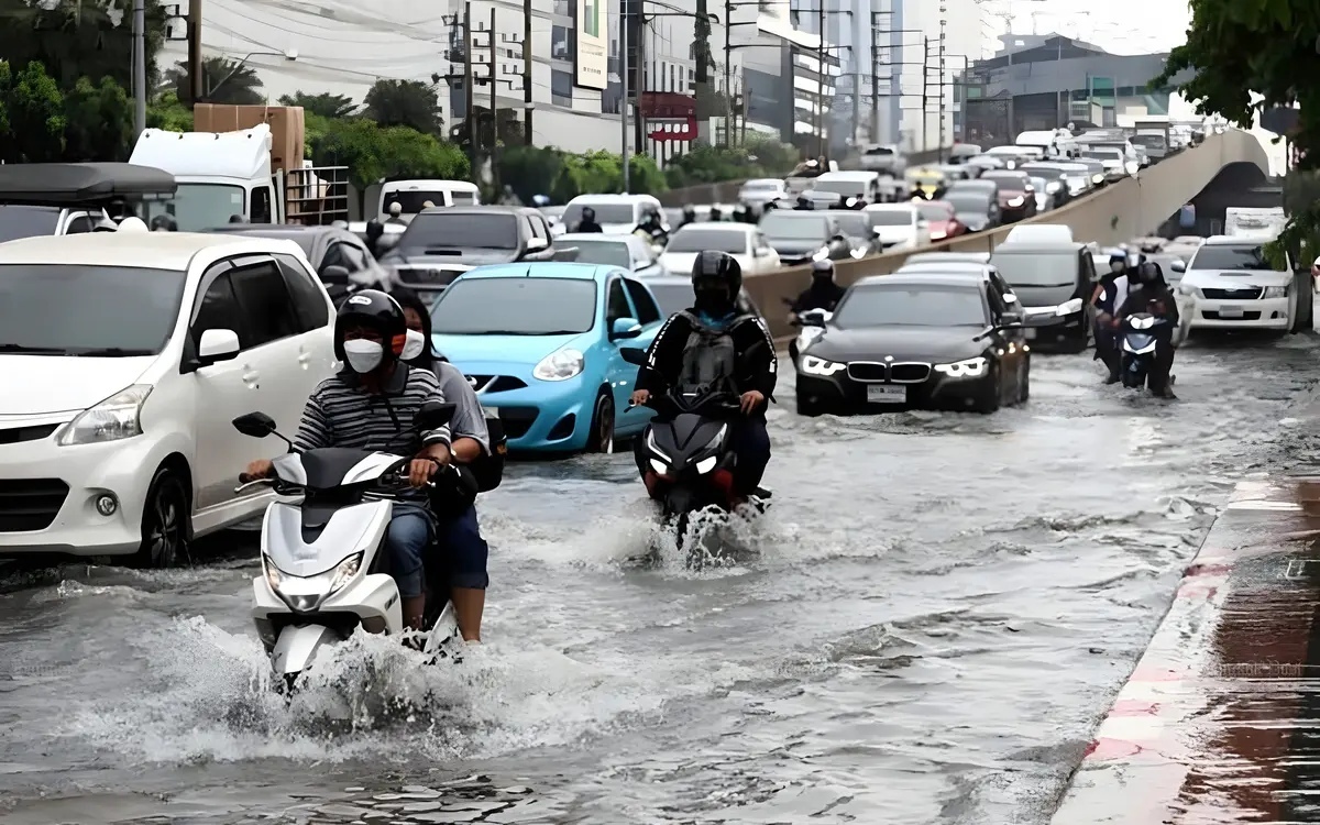 Ueberschwemmungen beeintraechtigen das leben in mae sot