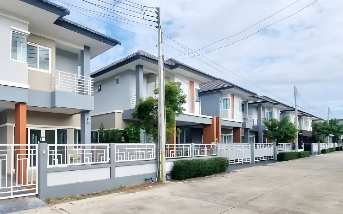 Wohnungsnot in suedthailand auslaender sichern sich land langfristig thailaender ohne unterkunft