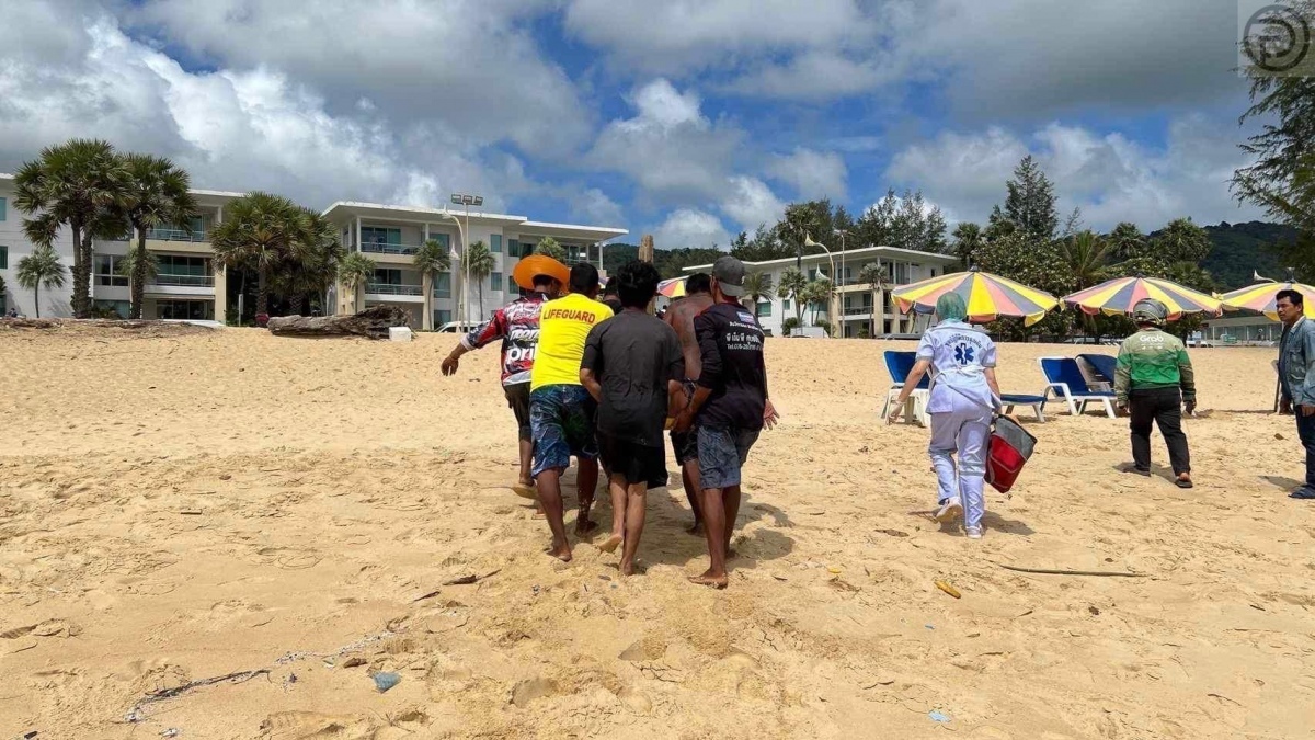 Inder und russen ignorieren rote badeverbots flaggen am strand und werden vor den sicheren tod