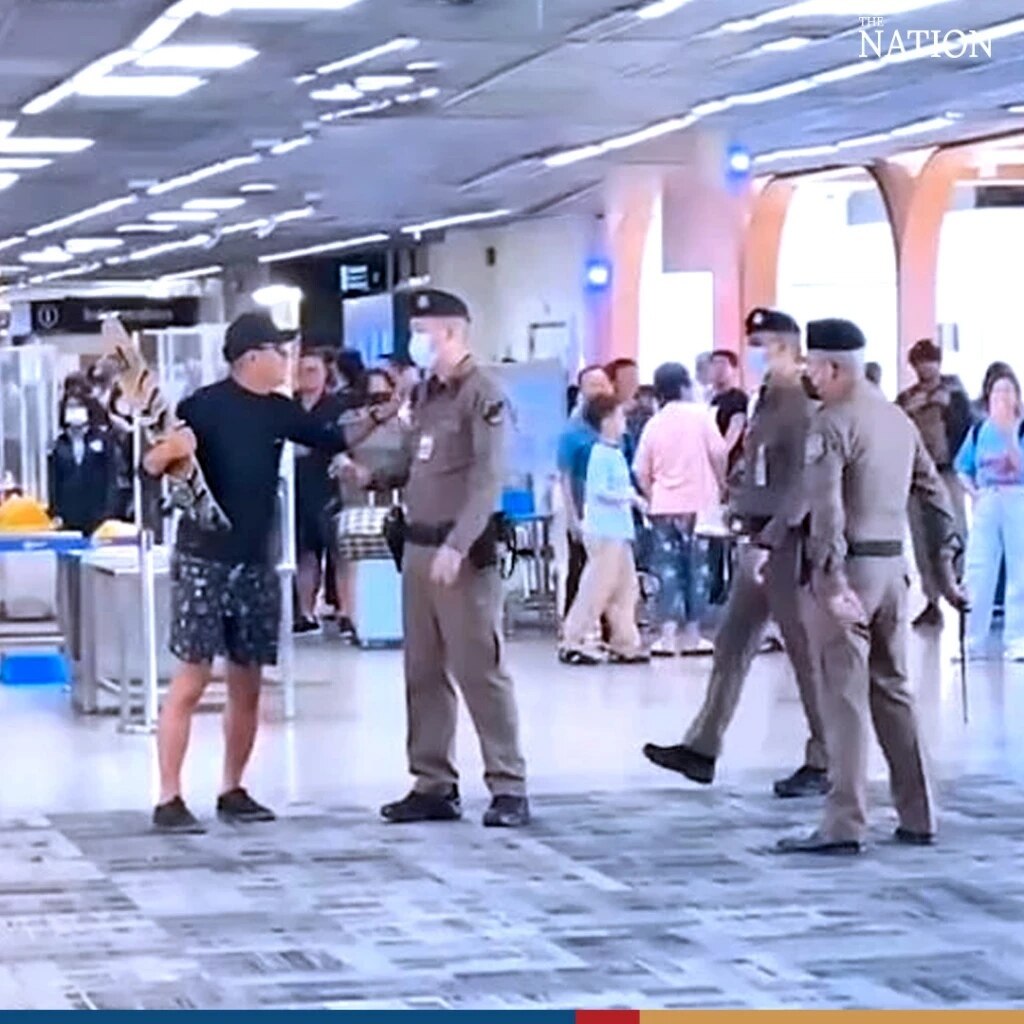 Aggressiver Ausländer greift Flughafen-Polizei in Bangkok an (Video, Fotos)