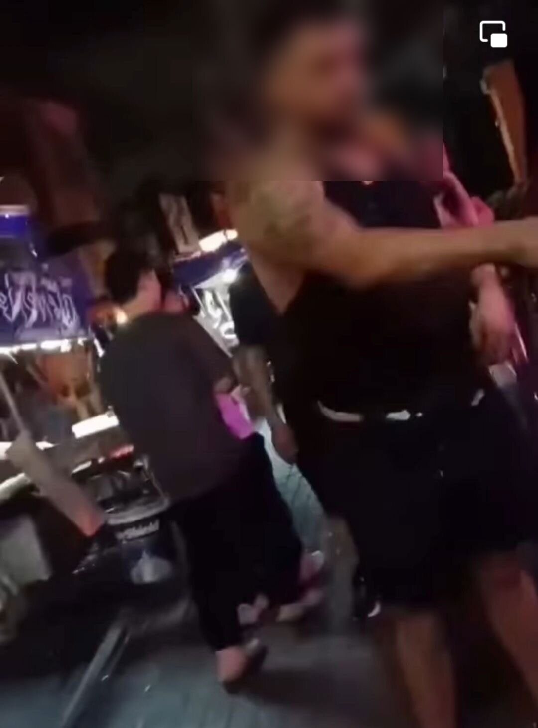 Schwere Körperverletzung: Ausländer greifen Transgender-Frau auf der Walking Street in Pattaya an