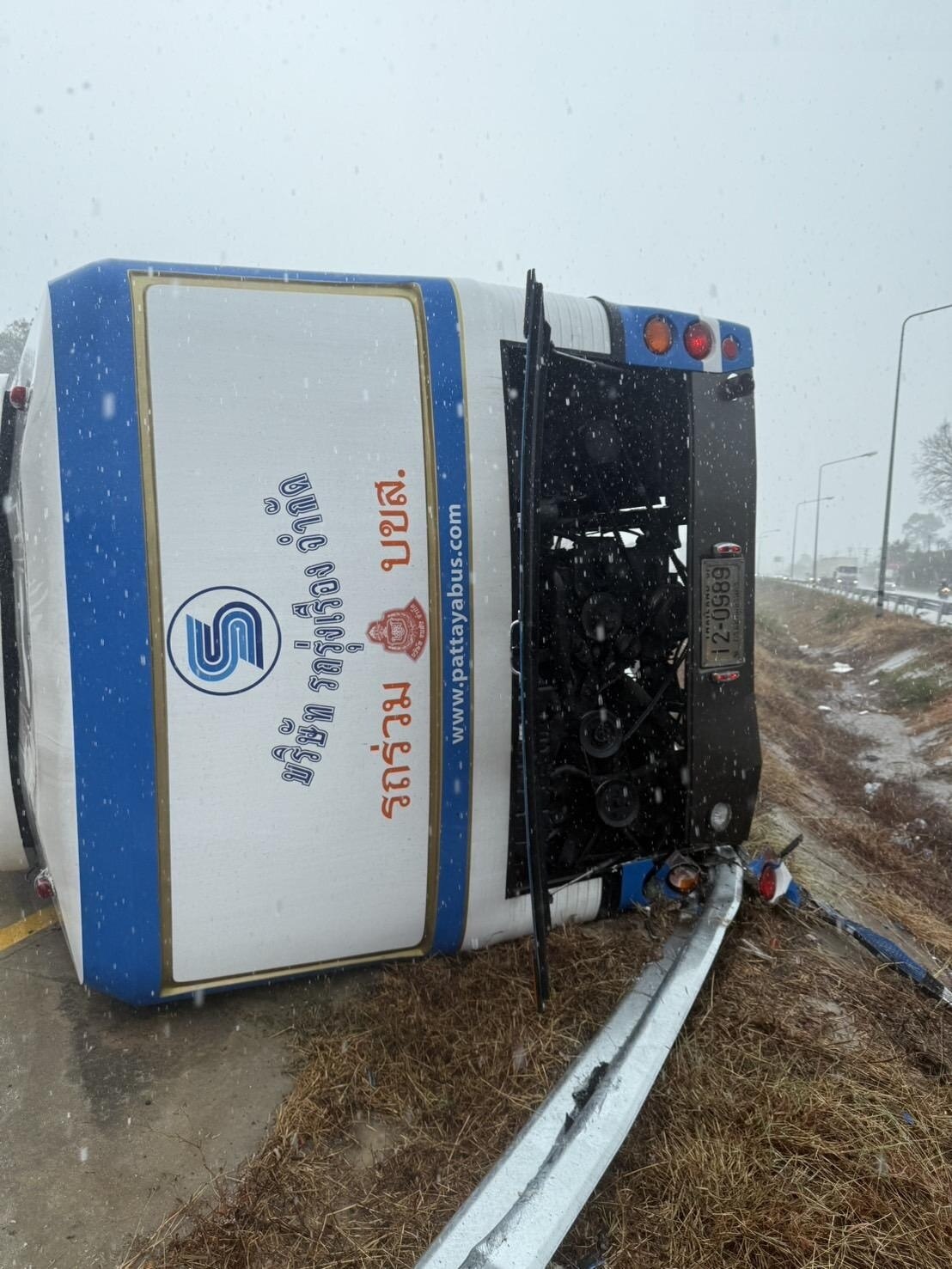 Schwerer Unfall in Pattaya: Mindestens 40 Verletzte nach Busunglück während Sturm