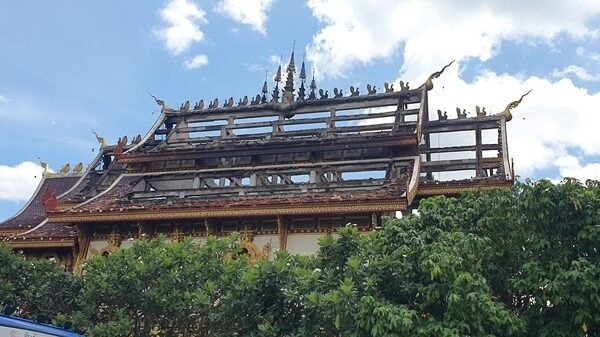 Feuerinferno im heiligen Tempel von Chiang Rai - 100 Millionen Baht Schaden (Fotos)