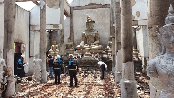 Feuerinferno im heiligen Tempel von Chiang Rai - 100 Millionen Baht Schaden (Fotos)