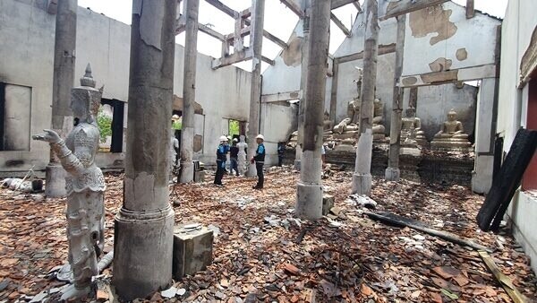 Feuerinferno im heiligen Tempel von Chiang Rai - 100 Millionen Baht Schaden (Fotos)