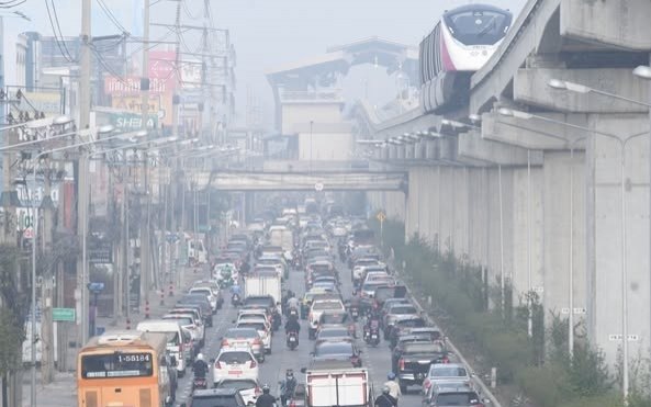 Gefaehrliche smog werte in bangkok und zentralthailand gesundheitswarnung fuer 53 provinzen