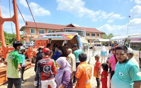 15 kinder bei demonstration einer notbruecke in satun verletzt