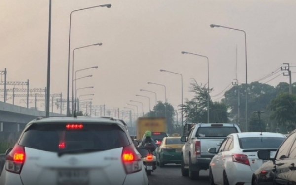 Alle 50 bezirke bangkoks leiden heute unter uebermaessigem pm2 5 staub in der luft