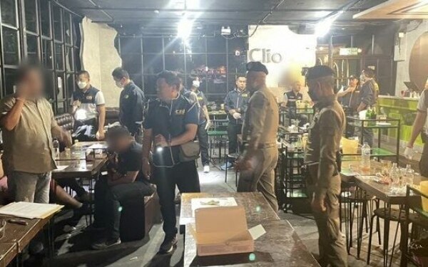 Bangkoker barbesitzer in bang na wegen illegaler aktivitaeten verhaftet