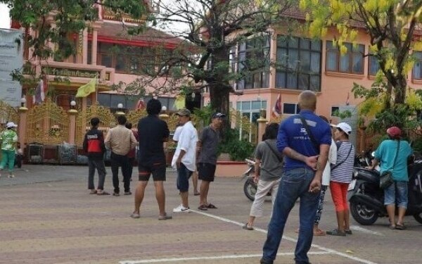 Moench wegen sexueller noetigung eines teenagers in einem tempel in ayutthaya verhaftet