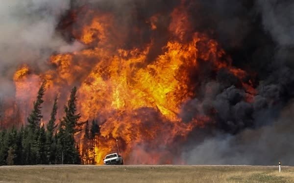 Oeffentliche warnung vorsicht waehrend der neujahrsfeiertage und trockenen wetterbedingungen