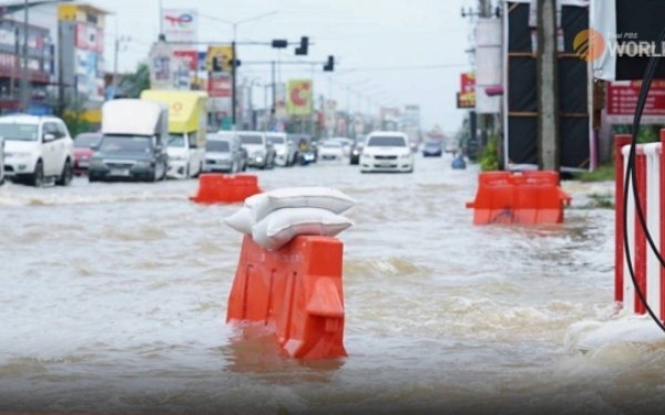 Sieben ertrunkene ein vermisster hunderttausende von den ueberschwemmungen in narathiwat betroffen