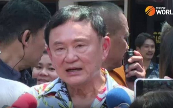 Thaksin scherzt dass genug minister bei seiner dinnerparty fuer eine kabinettssitzung anwesend sind