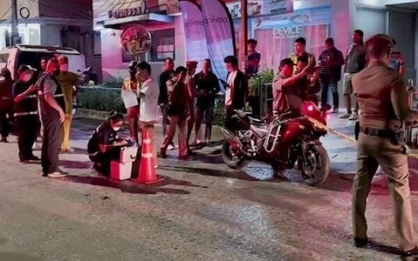 Tödliche Stichwunde eines jugendlichen Grab-Fahrers in Bangkoks Chatuchak-Viertel