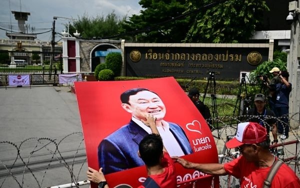 Wie friedensstifter thaksin die thailaendische politik aufmischt