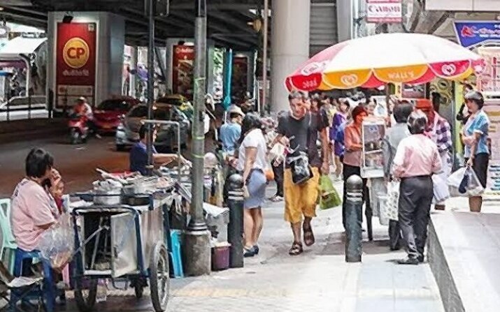 Neue Einkommensgrenze für Straßenverkäufer: Steuern ab 25.000 Baht Monatseinkommen