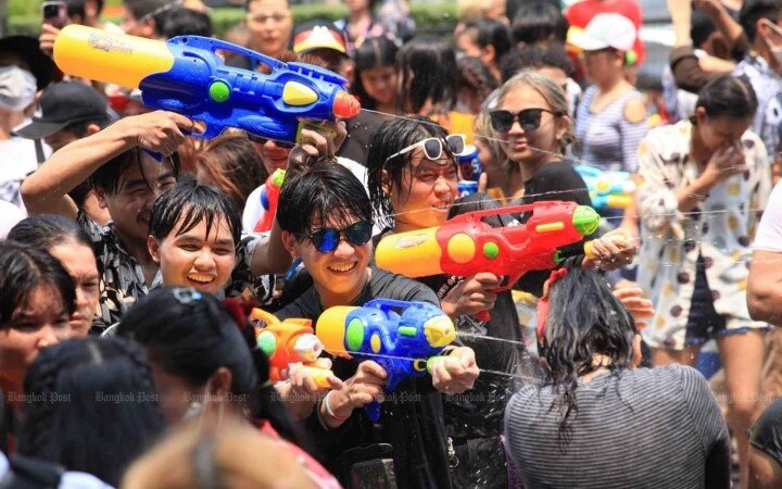 Das songkran wasserspritzen wird nicht den ganzen monat andauern