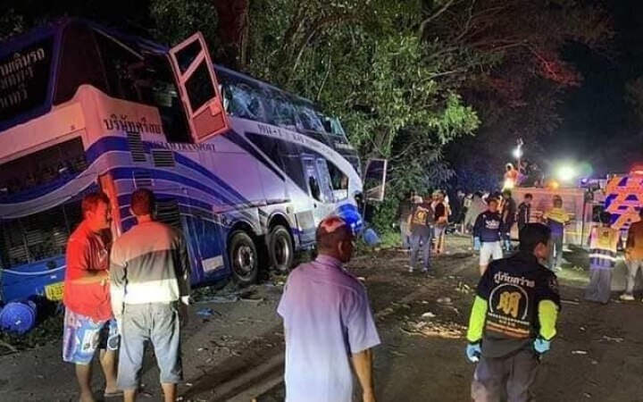 Tödlicher Busunfall in Prachuap Khiri Khan: Fahrer gibt zu, eingeschlafen zu sein und wird wegen rücksichtslosen Fahrens angeklagt