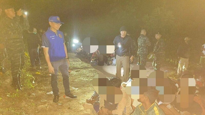 84 illegale Einwanderer in Kanchanaburi festgenommen - Polizei entdeckt geheime Grenzüberquerung