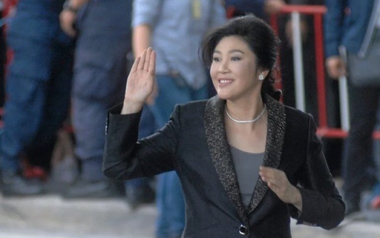 Yingluck wartet geduldig auf die heimkehr im stil von thaksin