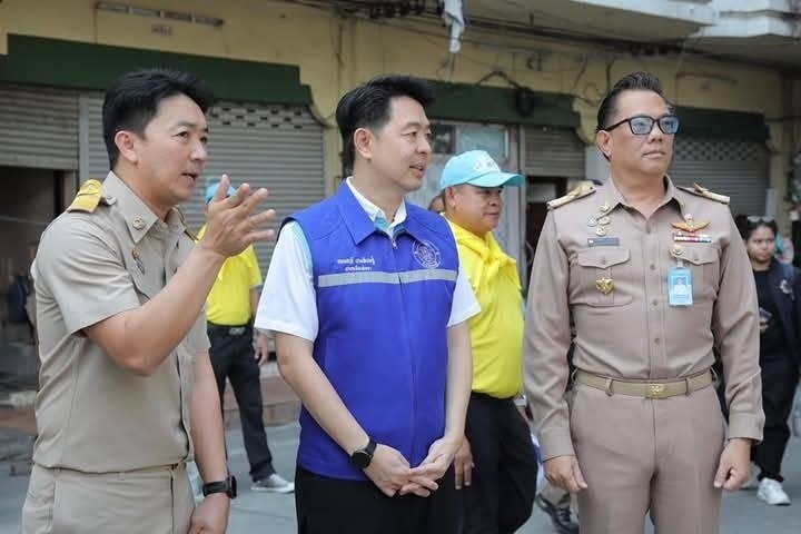 Beamte aus Pattaya zerstören illegale Bauten, um Drogen- und illegale Aktivitäten einzudämmen