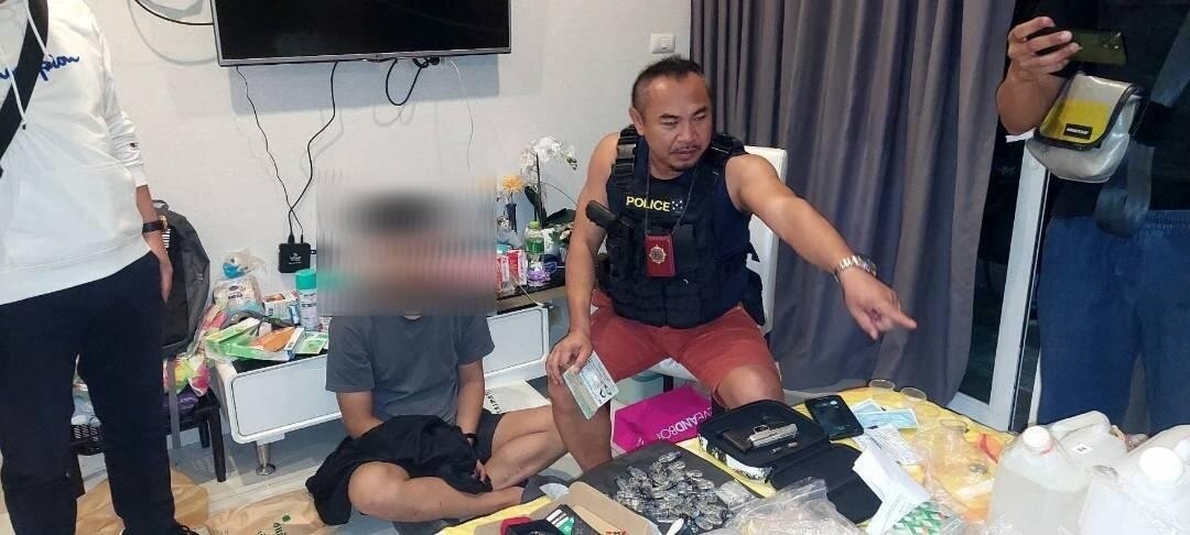 Pattaya: Hongkonger Mann wegen illegaler E-Zigaretten und Schusswaffe verhaftet - Aufklärung über Risiken und Konsequenzen