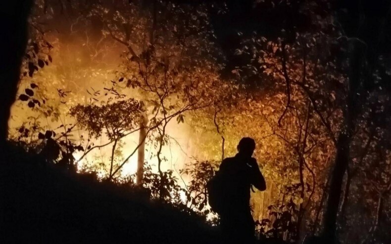 Gefährliche Waldbrände in Pak Chong: Feuerwehrkämpfer siegen nach acht Tagen