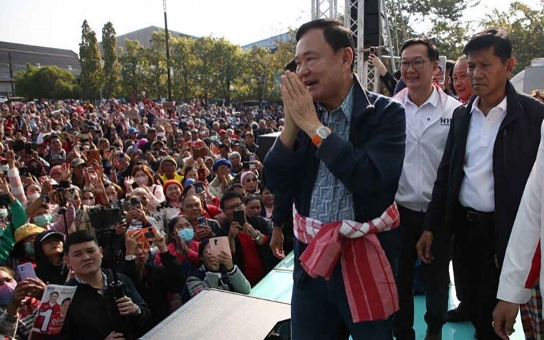 Thaksin shinawatra kuendigt ehrgeiziges wohnungsbauprojekt fuer einkommensschwache thailaender an