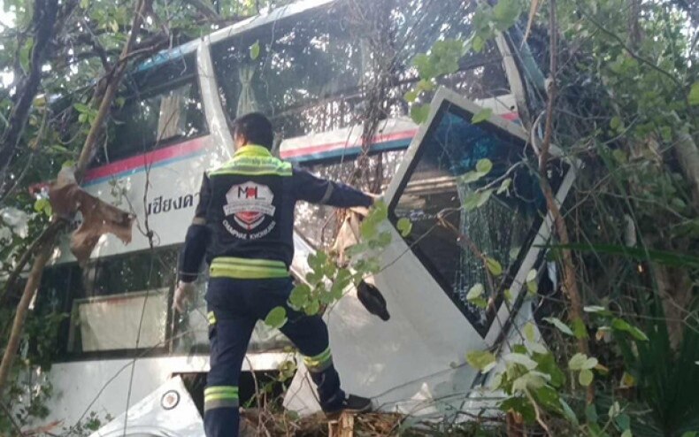 Unfassbarer busunfall in khon kaen fahrer verstorben acht personen verletzt