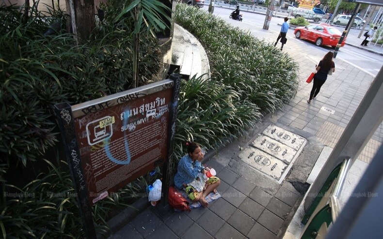 Verstoerende rettungsaktion kindermigranten aus bettelring in bangkok befreit