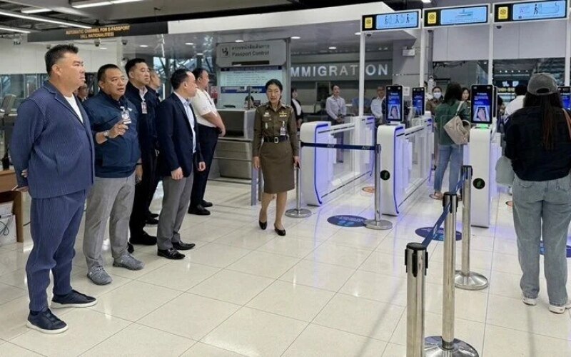 Neue vollautomatische passkontrolle am suvarnabhumi flughafen