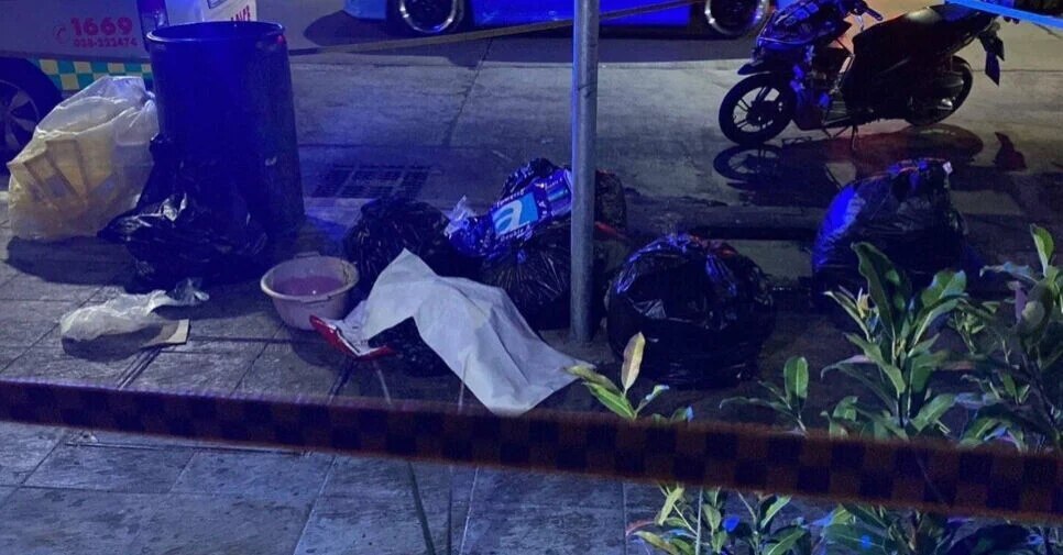 Sehr tragischer Fund eines neugeborenen Babys auf der South Pattaya Road - Anwohner schockiert (Fotos)