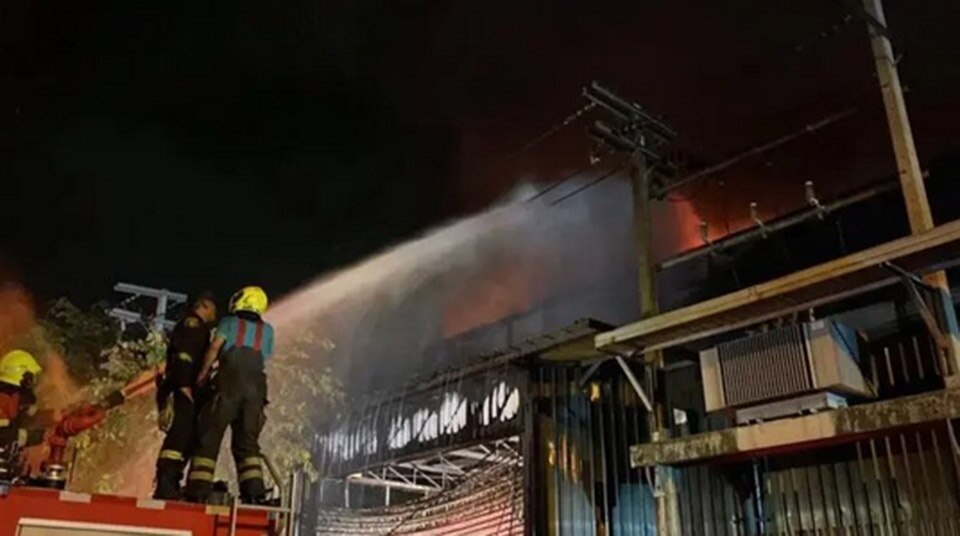 Lagerhausbrand im Vibhavadi-Gebiet, Bangkok, unter Kontrolle