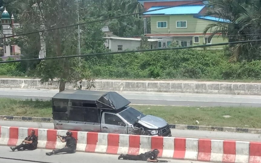 Bombe zerfetzt militaerfahrzeug in thailand chaos und verletzte