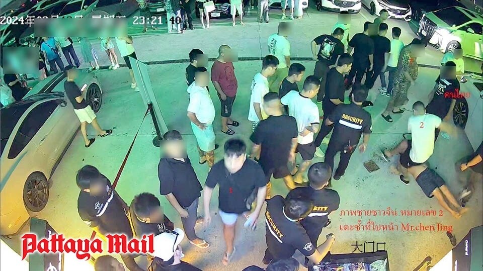 International gesuchter chinesischer Gang-Anführer und Komplizen stellen sich nach gewaltsamen Übergriffen in Pattaya der Polizei