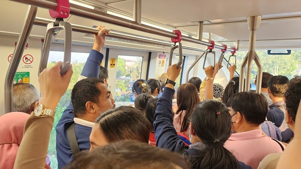 Kostenlose Testfahrt der &quot;Pink Line&quot; zwischen Min Buri im Osten Bangkoks und Khai Rai in Nonthaburi bis zum 3. Dezember