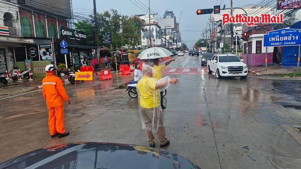 Pattaya versinkt im Wasser: Flut und Herausforderung für Bewohner und Touristen