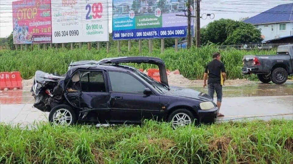 Stundenlanger Regen in Rayong - Highway 36 unter Wasser, Verkehr komplett blockiert