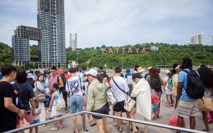 Belastung des massentourismus in pattaya ueberfuellung und oekologische schaeden