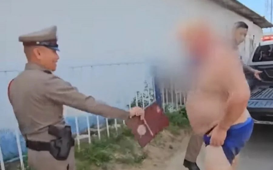 Betrunkener britischer Verdächtiger verweigert Verhaftung und versucht, die thailändische Polizei zu verletzen